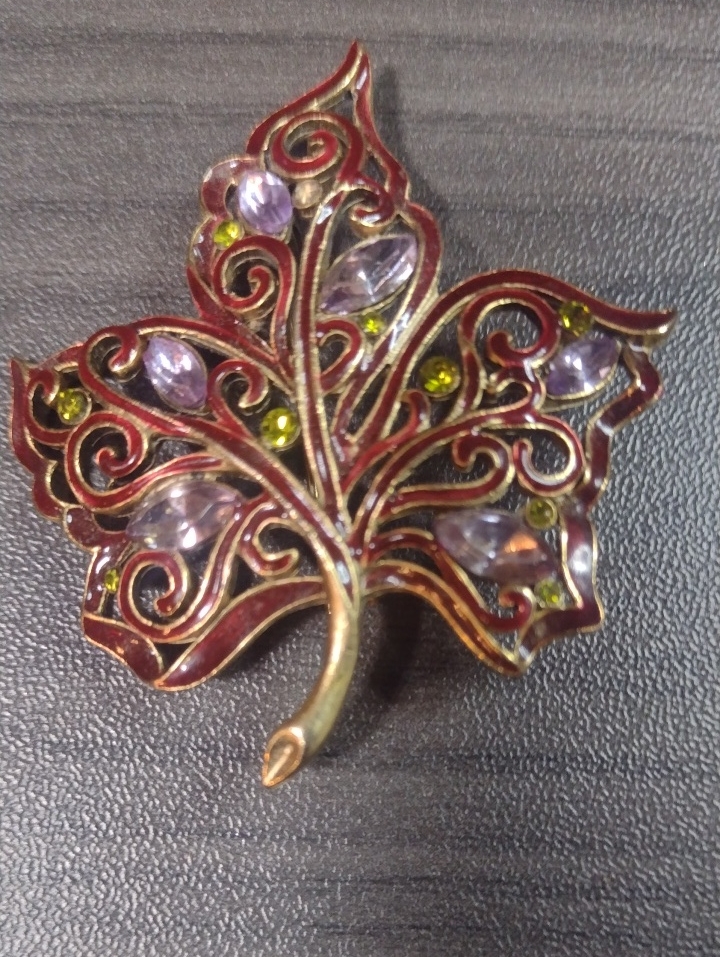 Leaf-Shaped Red Enamel Gem Brooch 12$